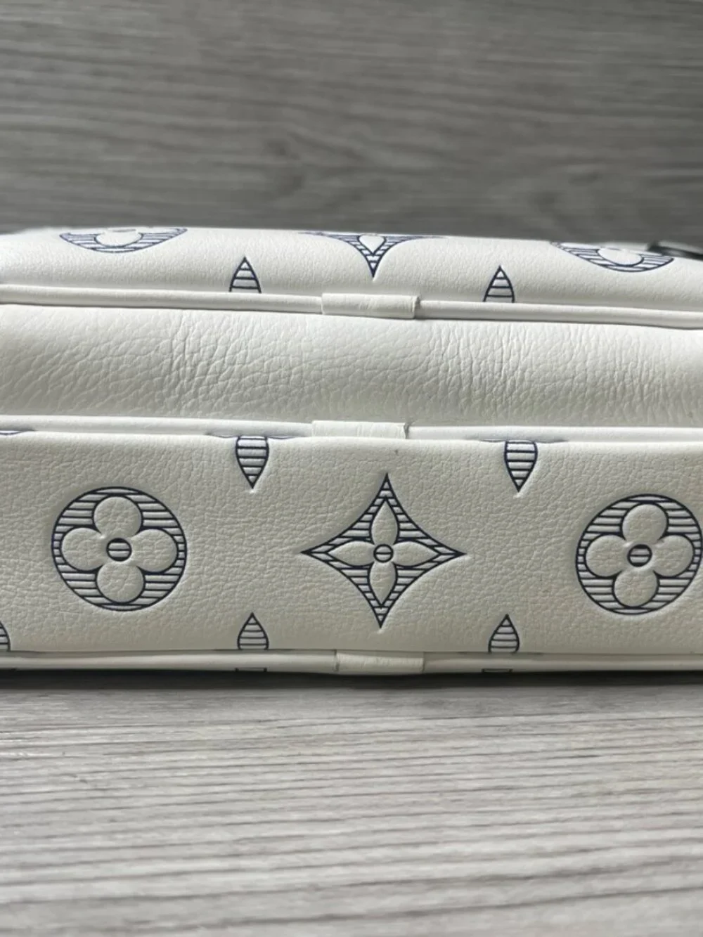 Louis Vuitton Alpha Wearable Wallet Bleached White M25540 *Authentic*